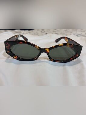 Urban Outfitters Tortoiseshell Sunglasses - Brown/Black